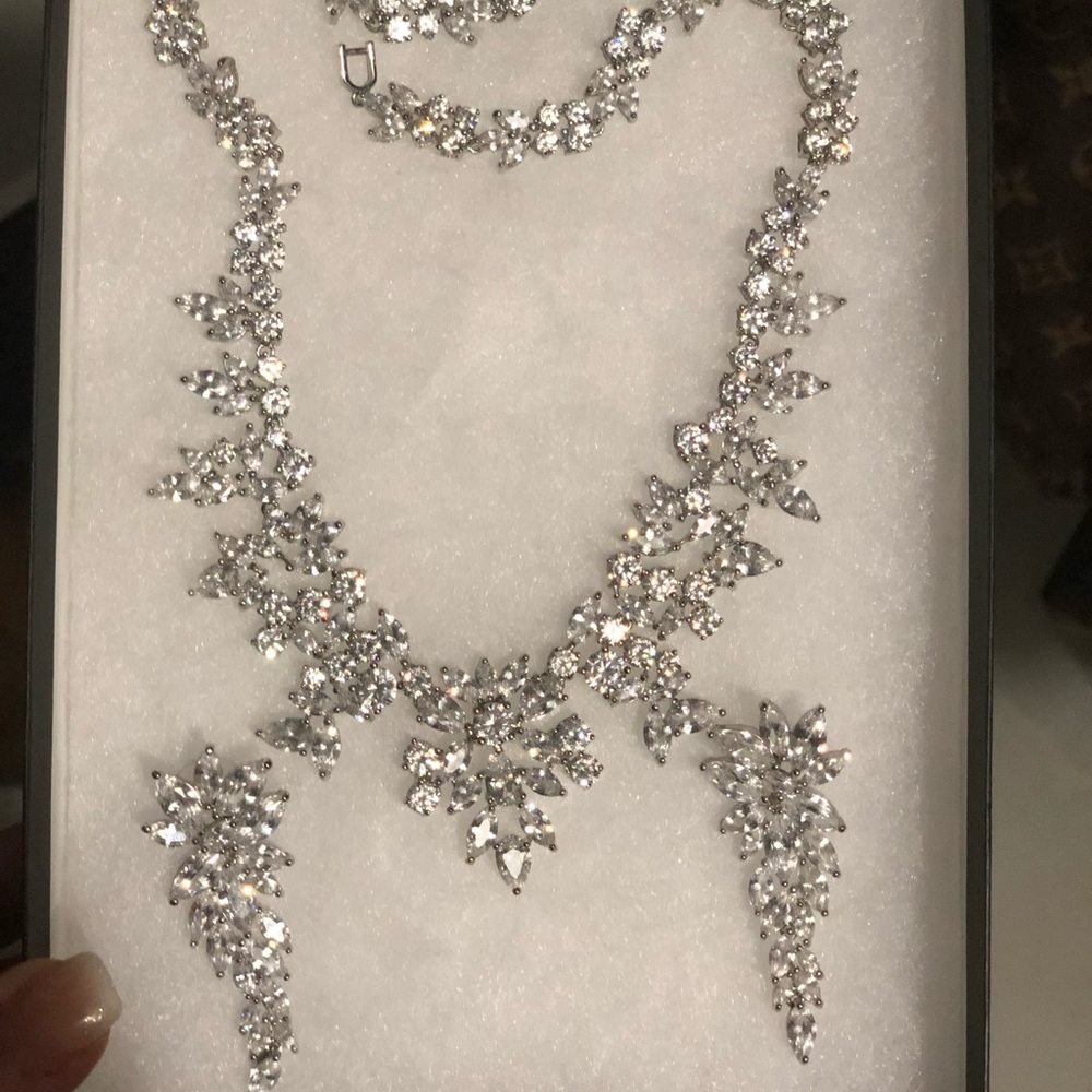 Wedding jewelry. Beautiful silver set.